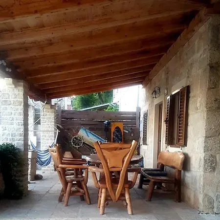 Captain'S Hillside Villa *