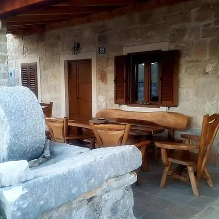 Captain'S Hillside Villa *
