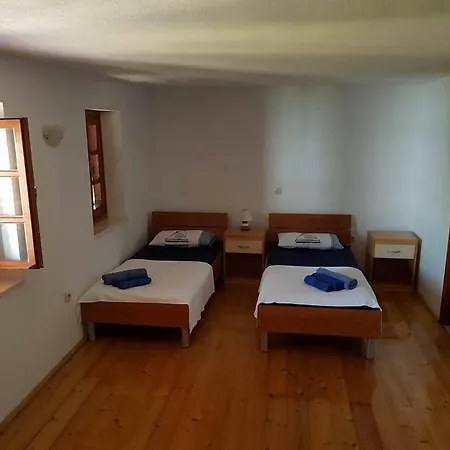 Captain'S Hillside Villa